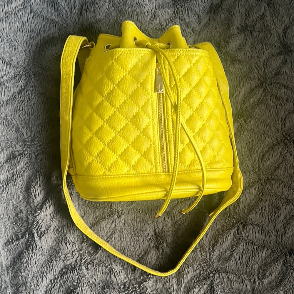 Quilted leather bucket shoulder bag